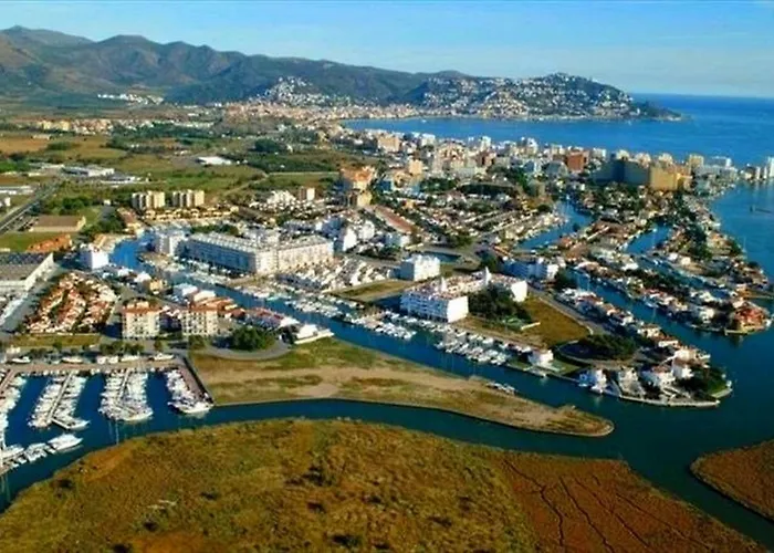 Piscines - Climatisation - Calme - Wifi - Plages - Vue - Bord De - Parking Apartment Roses